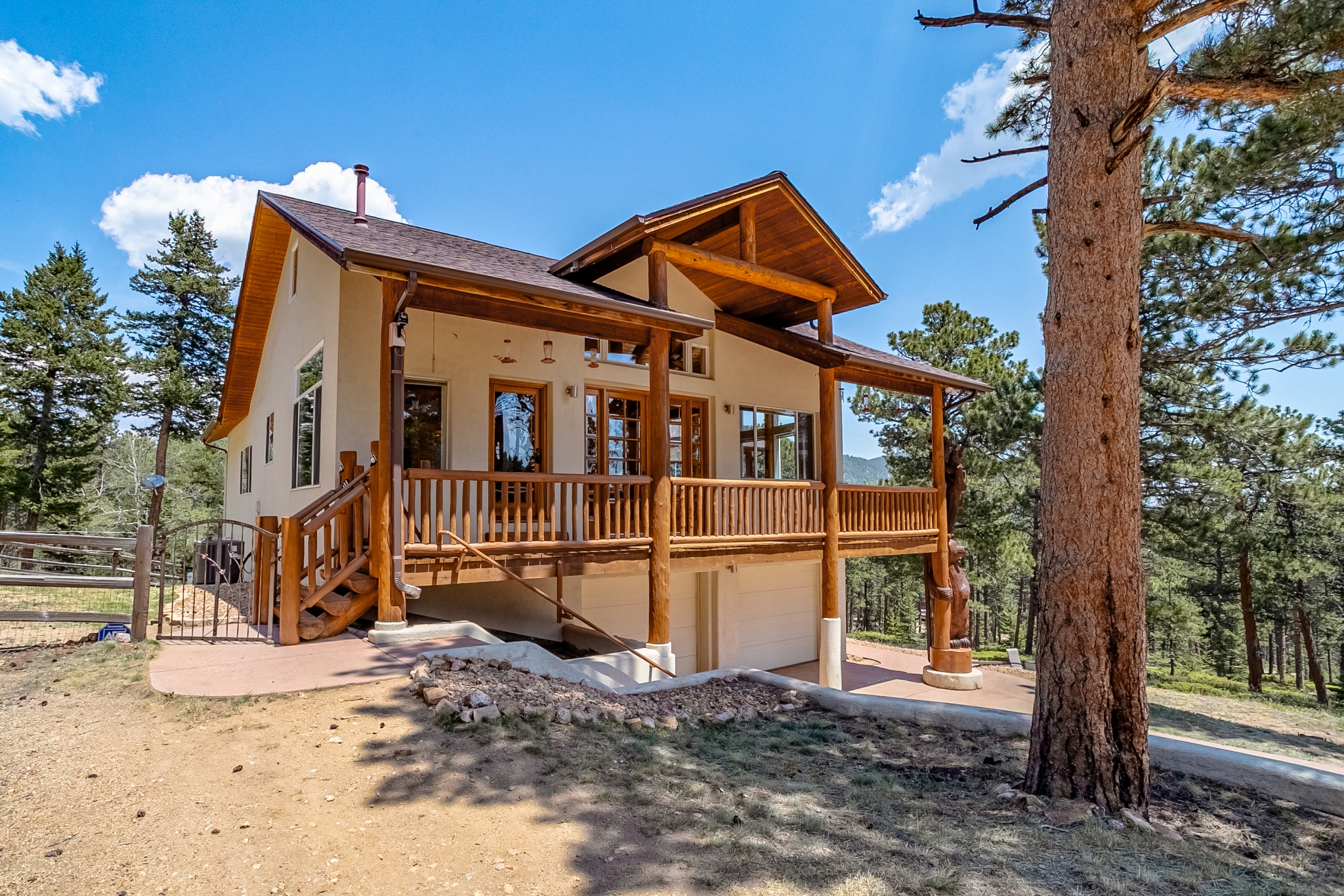 REAL ESTATE LISTING: 221 Rockledge Circle Lyons