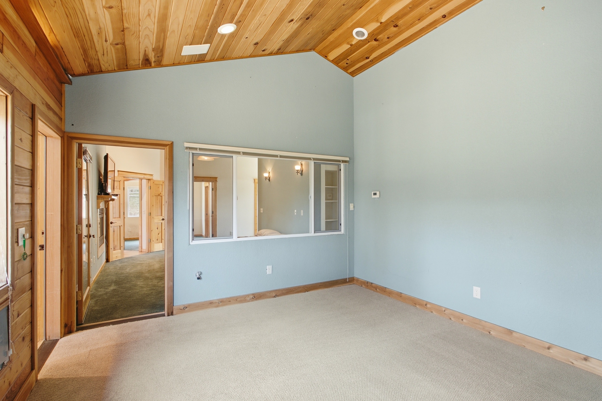REAL ESTATE LISTING: 221 Rockledge Circle Lyons Office 2