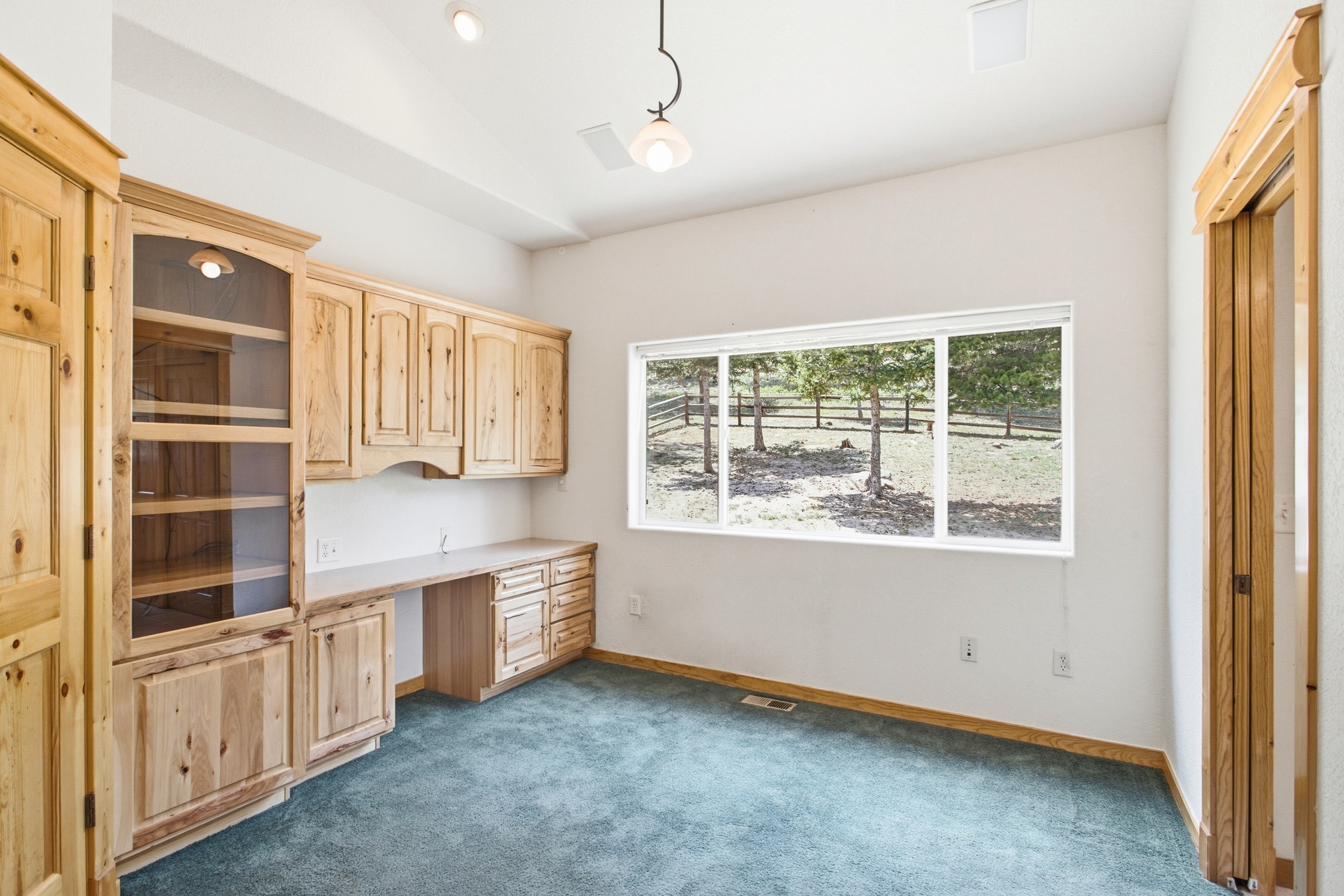 REAL ESTATE LISTING: 221 Rockledge Circle Lyons Office 1