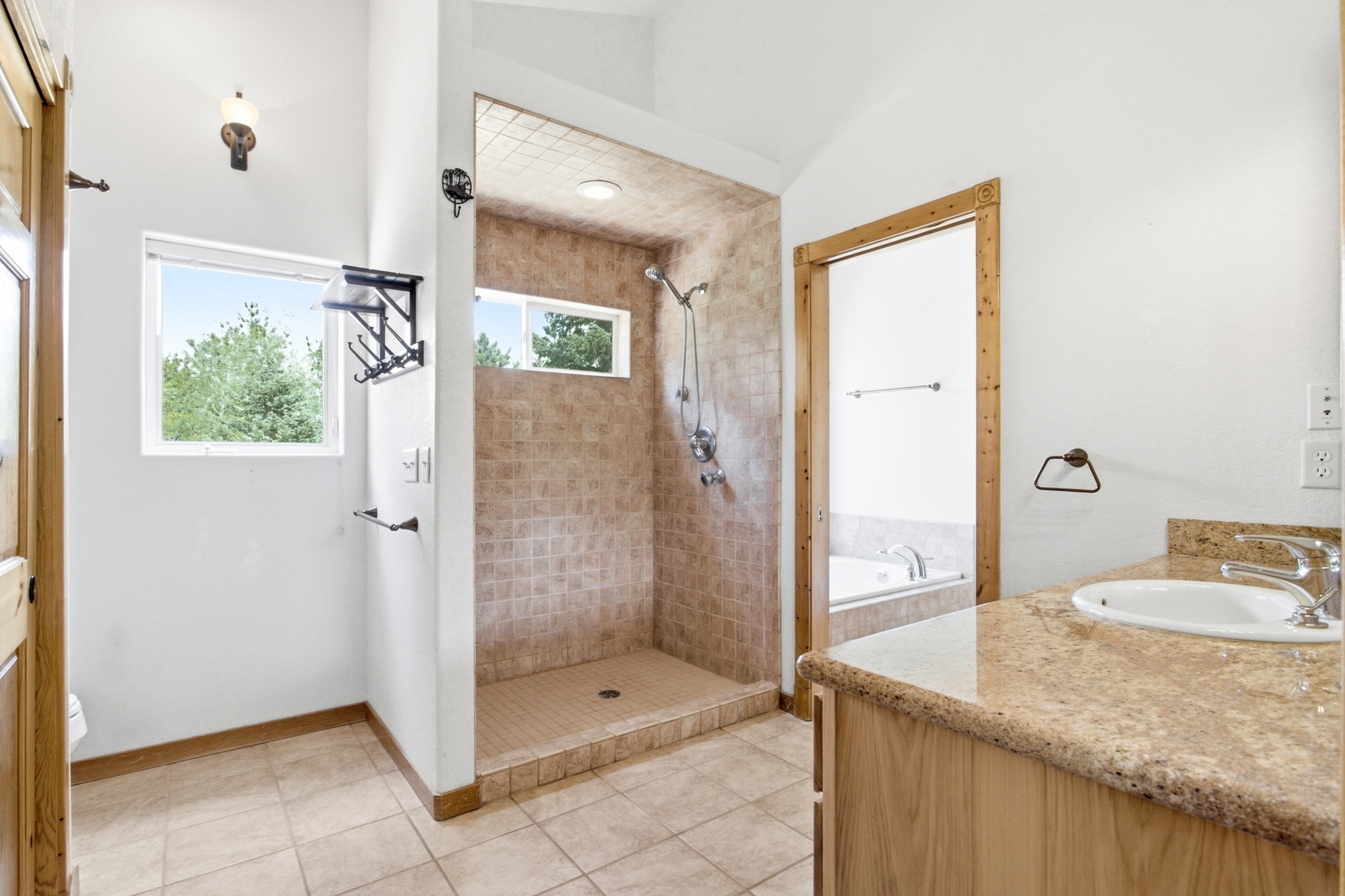 REAL ESTATE LISTING: 221 Rockledge Circle Lyons Primary Bath