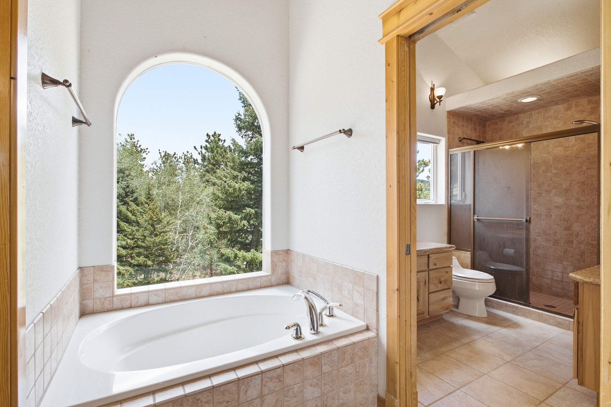 REAL ESTATE LISTING: 221 Rockledge Circle Lyons Primary Bath