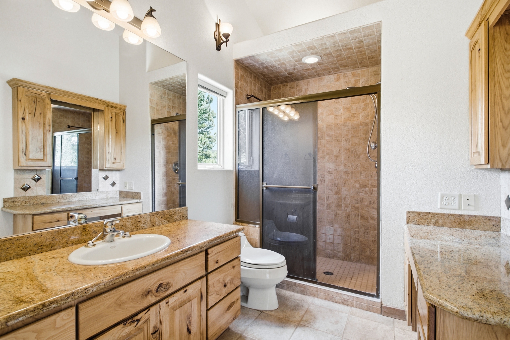 REAL ESTATE LISTING: 221 Rockledge Circle Lyons Primary Bath