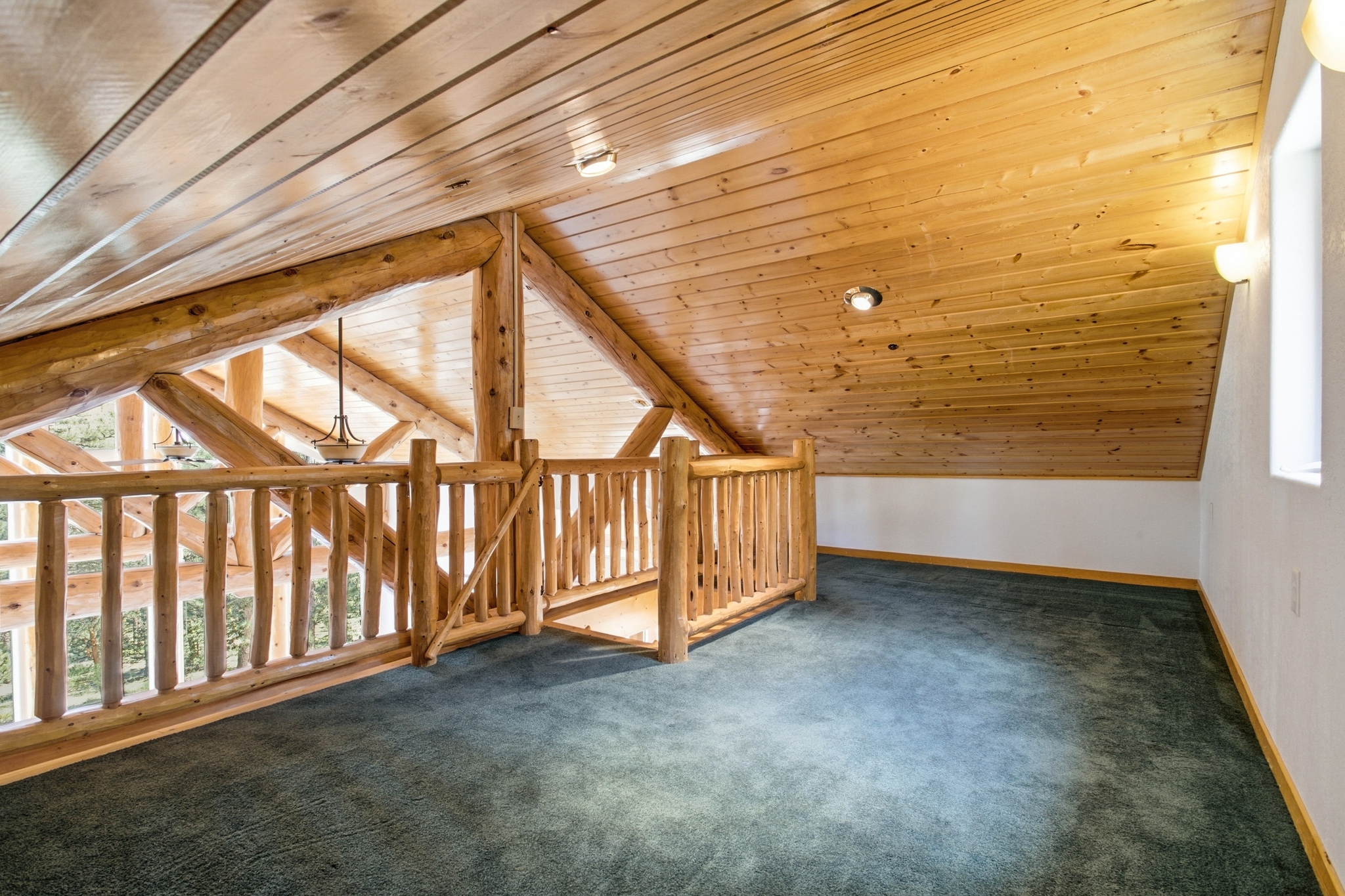 REAL ESTATE LISTING: 221 Rockledge Circle Lyons Loft