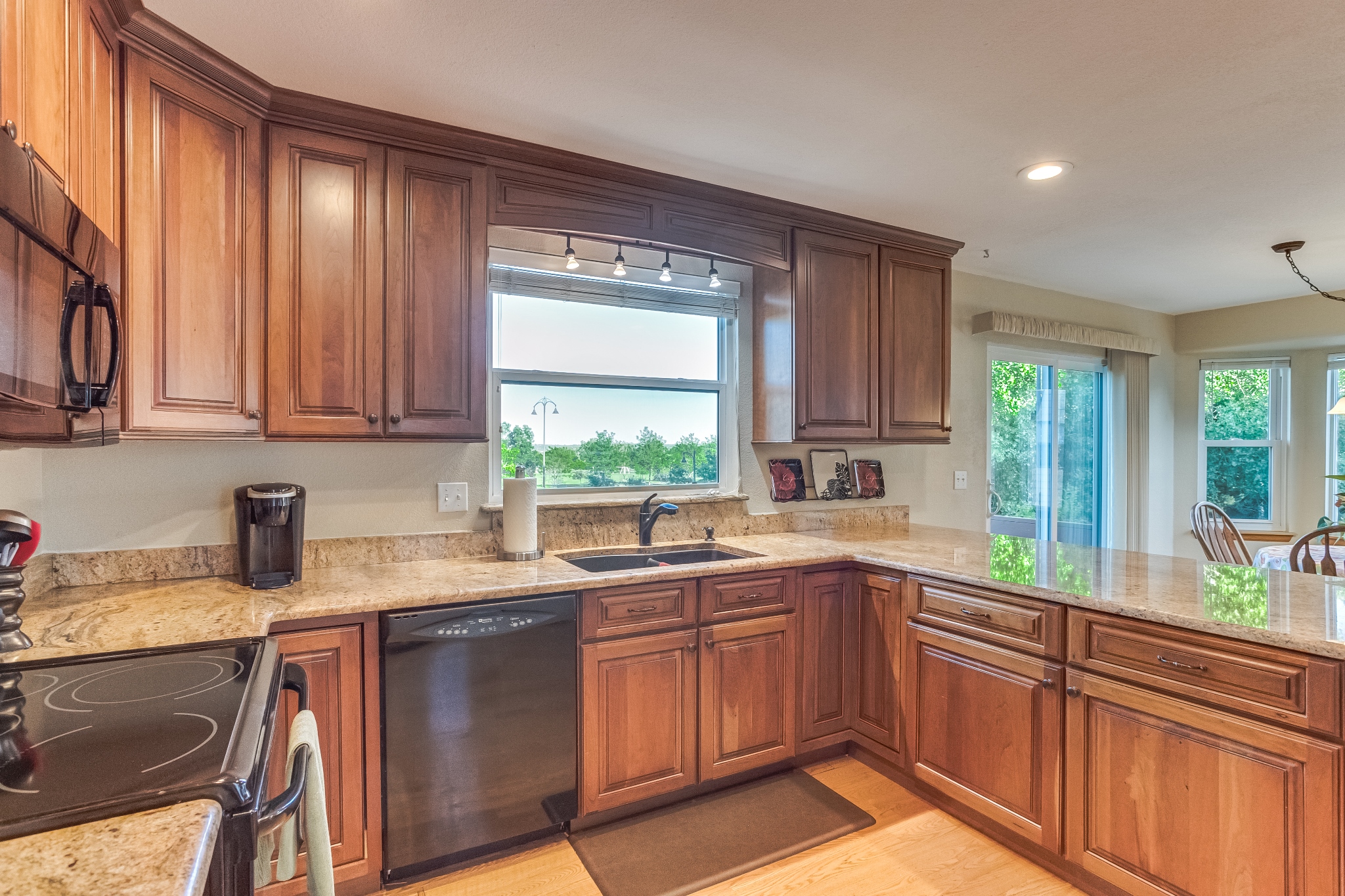 REAL ESTATE LISTING: 1280 Elmwood Ct Broomfield Kitchen