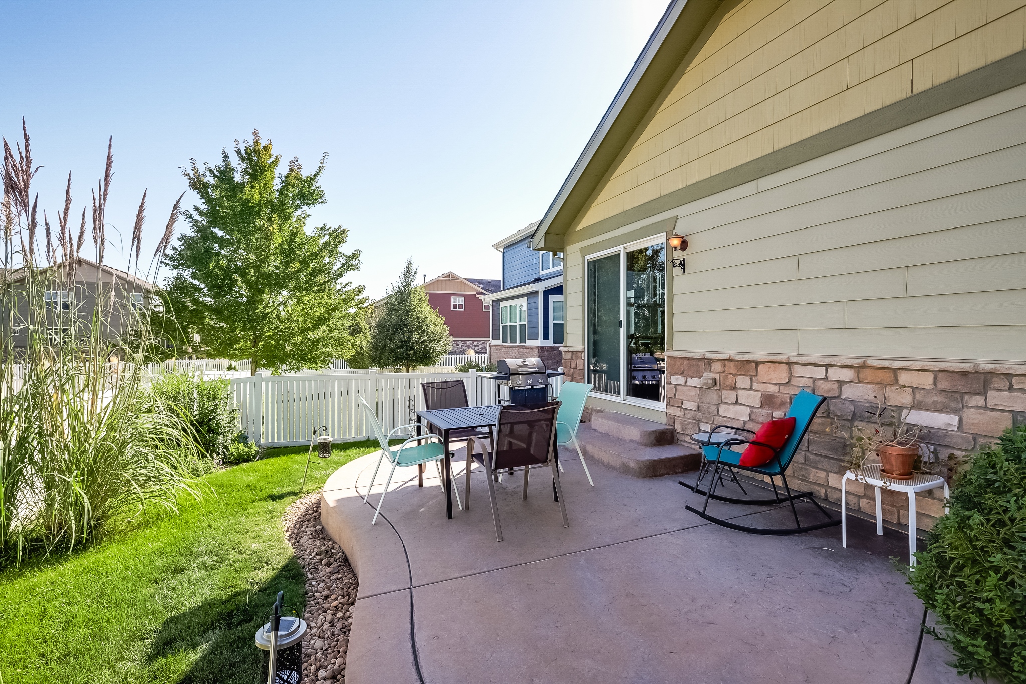 REAL ESTATE LISTING: 208 Olympia Ave Longmont Back Patio