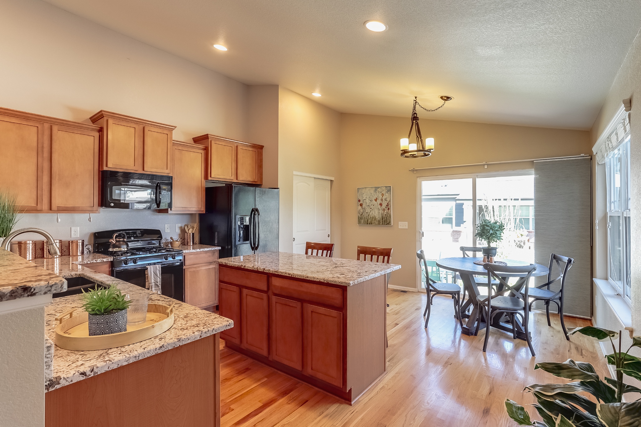 REAL ESTATE LISTING: 208 Olympia Ave Longmont Kitchen