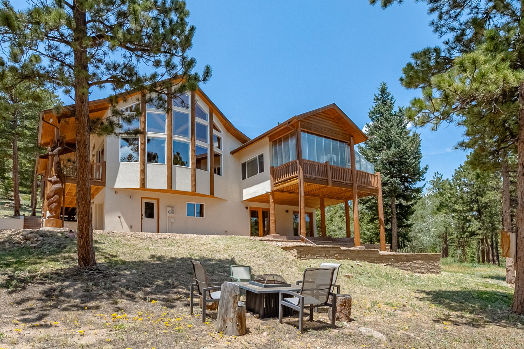 REAL ESTATE LISTING: 221 Rockledge Circle Lyons