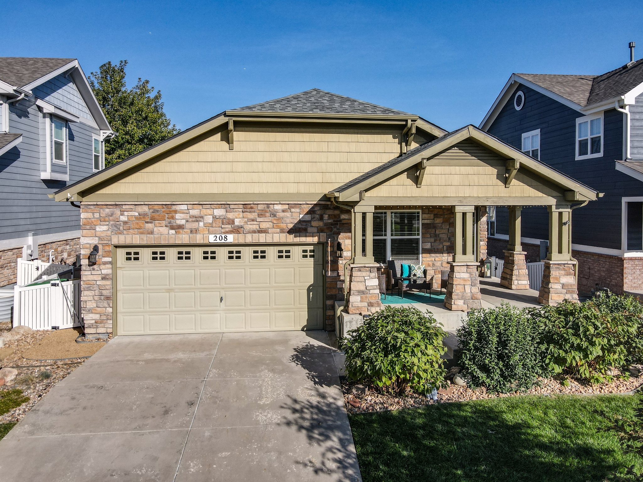 REAL ESTATE LISTING: 208 Olympia Ave Longmont