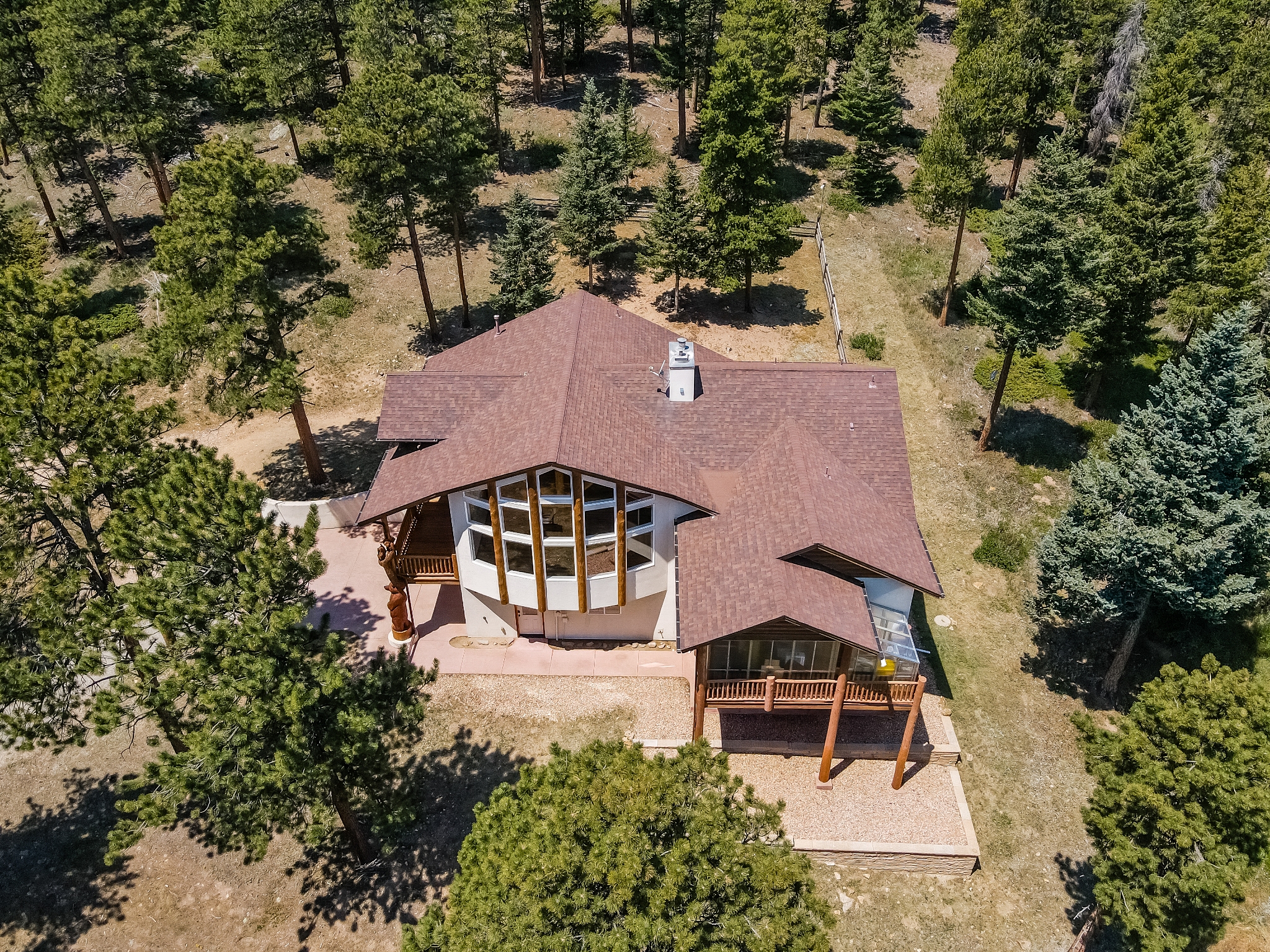 REAL ESTATE LISTING: 221 Rockledge Circle Lyons