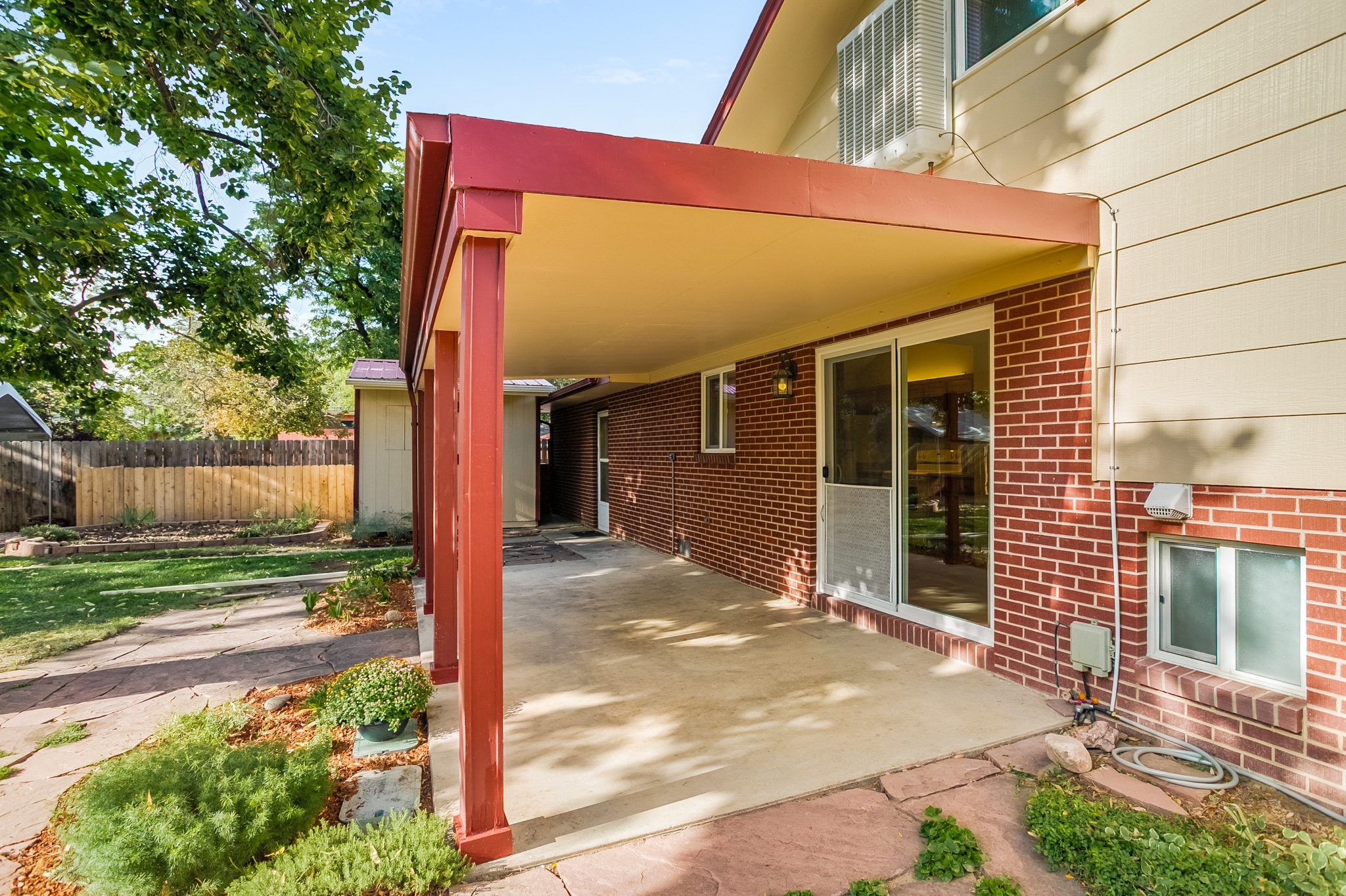 REAL ESTATE LISTING: 1423 Frontier St Covered Patio