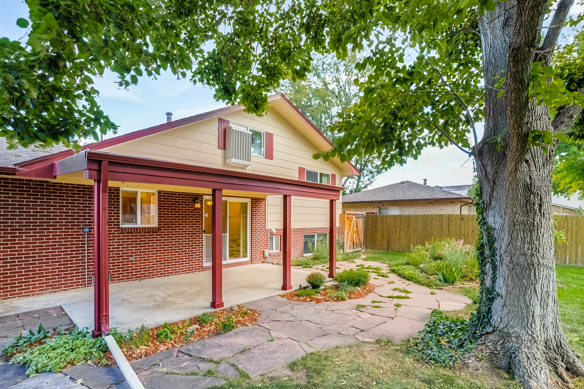 REAL ESTATE LISTING: 1423 Frontier St Covered Patio