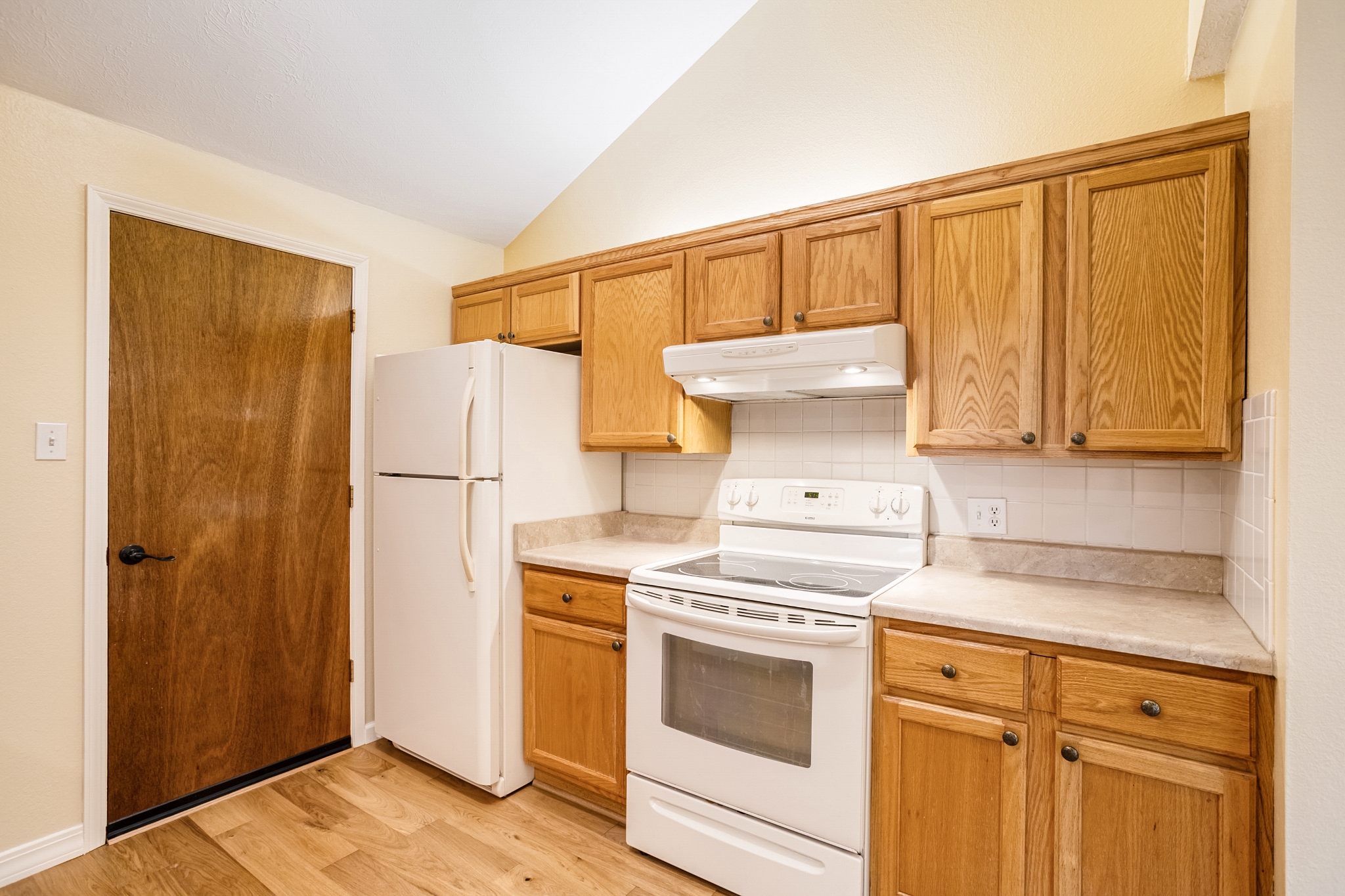 REAL ESTATE LISTING: 1423 Frontier St Kitchen
