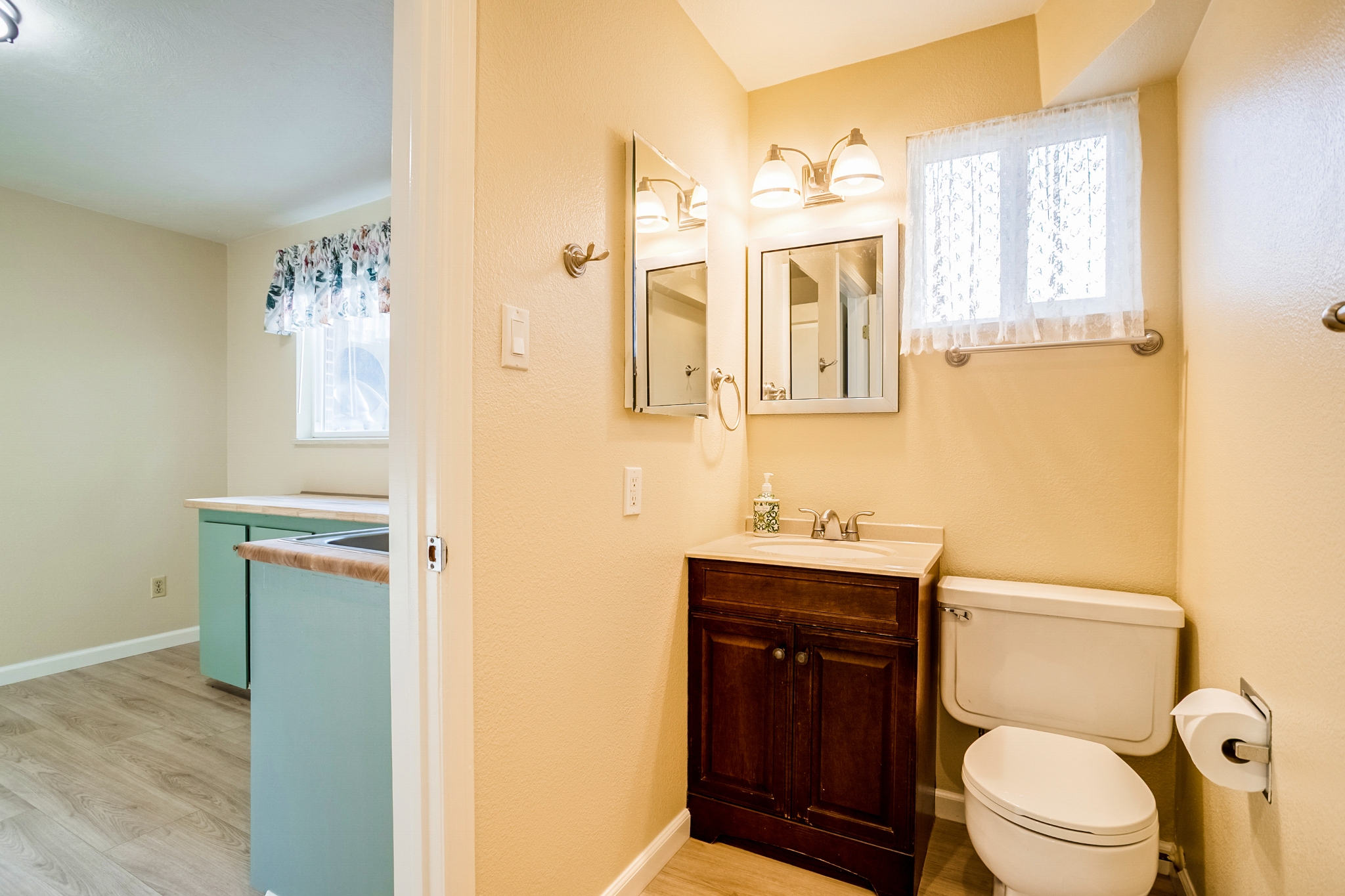 REAL ESTATE LISTING: 1423 Frontier St Lower Level Bath