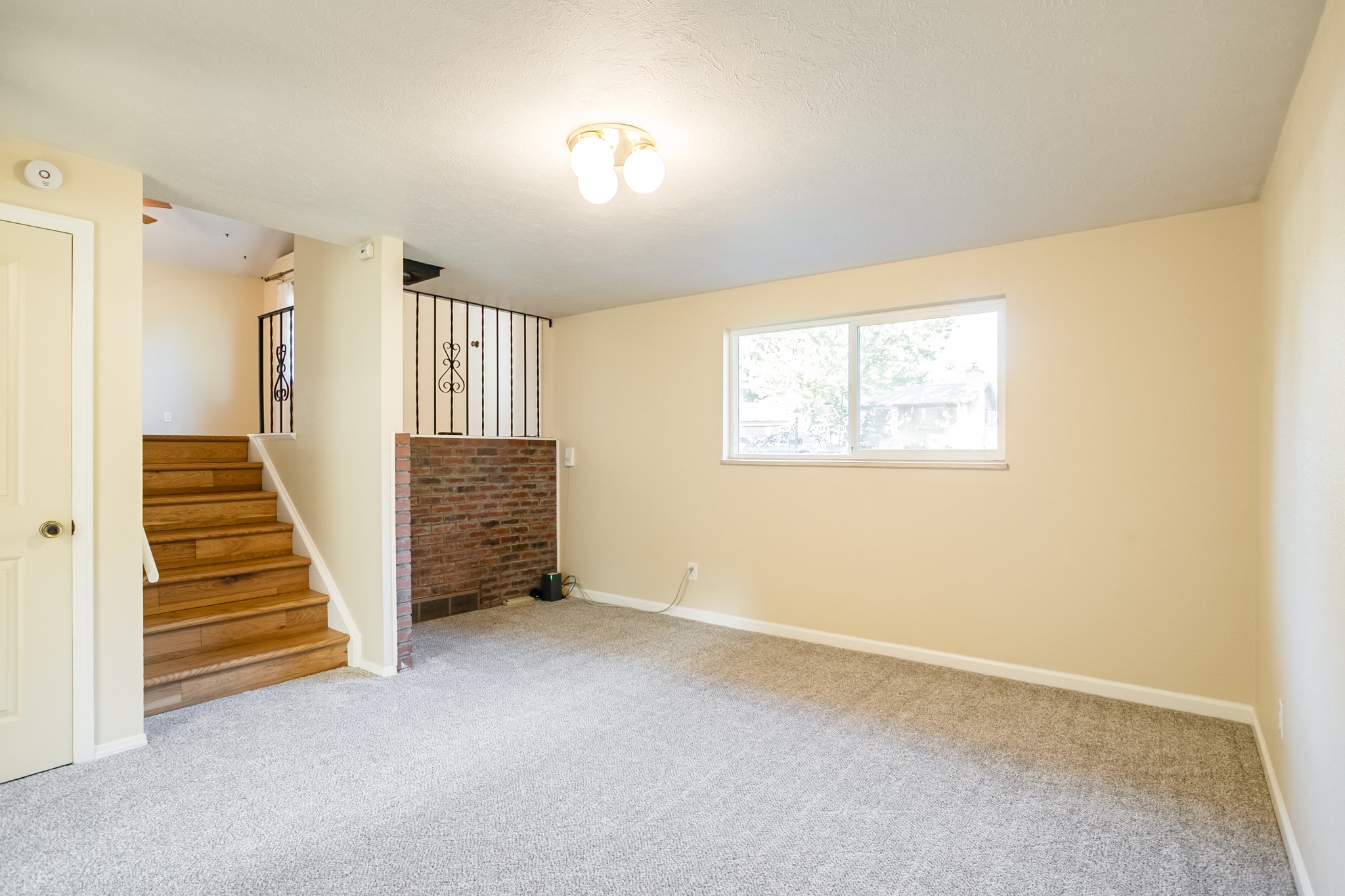 REAL ESTATE LISTING: 1423 Frontier St Recreation Room