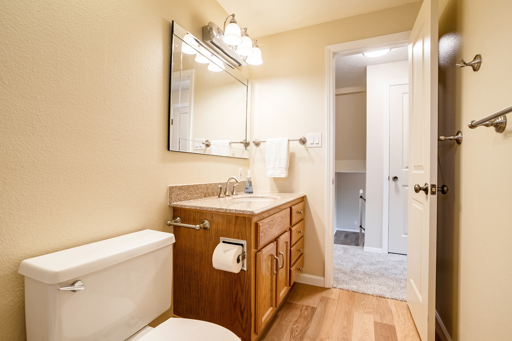 REAL ESTATE LISTING: 1423 Frontier St Shared Full Bath