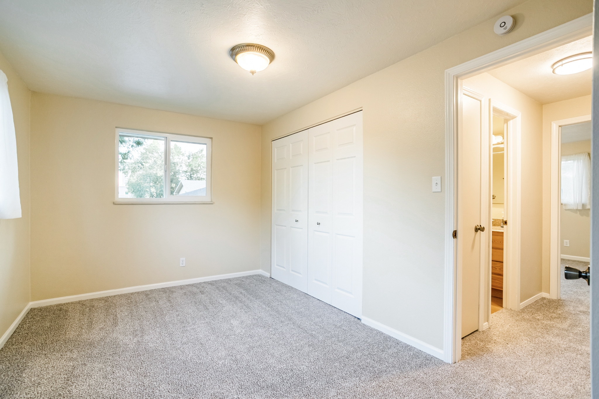REAL ESTATE LISTING: 1423 Frontier St Primary Bedroom