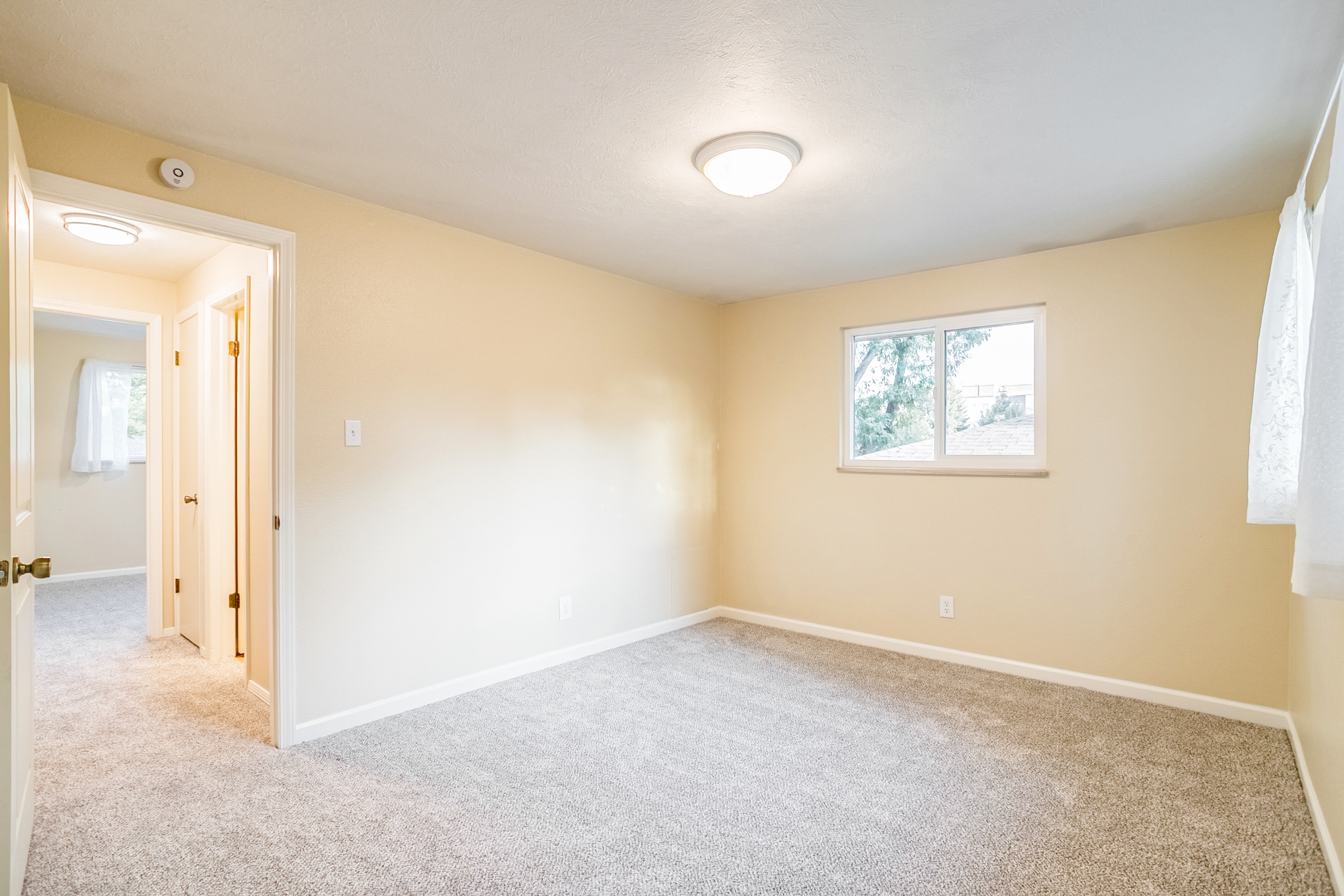 REAL ESTATE LISTING: 1423 Frontier St Bedroom 2