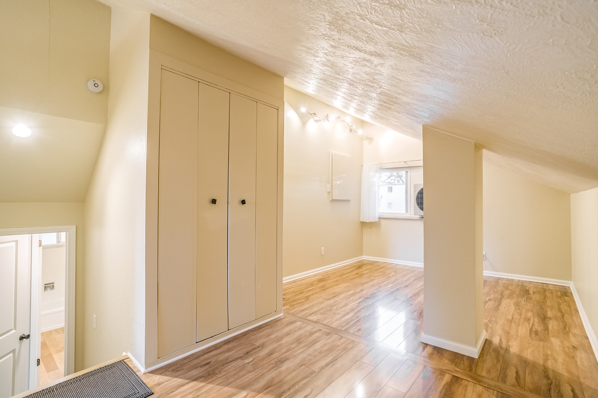 REAL ESTATE LISTING: 1423 Frontier St Bedroom 3