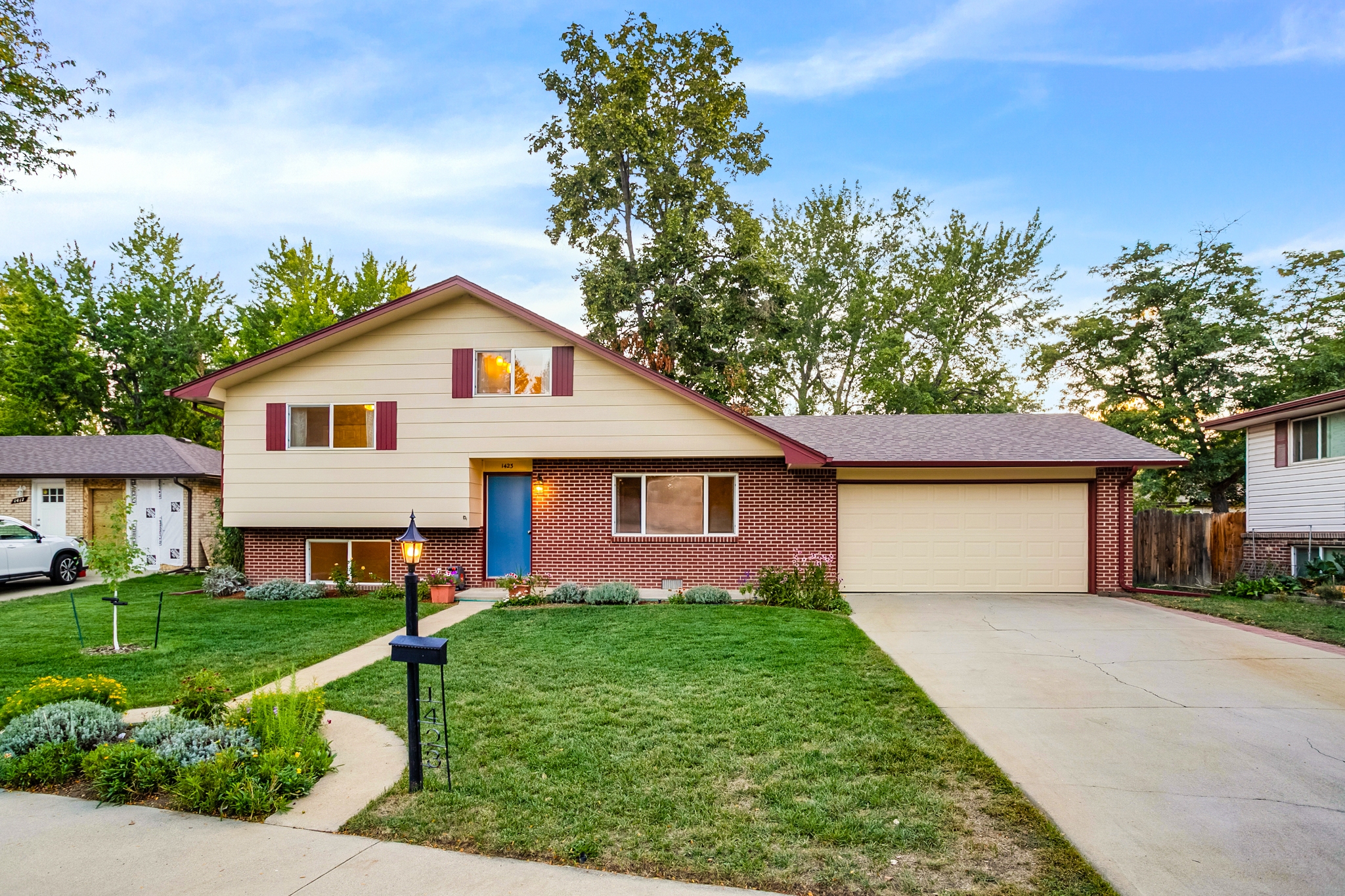 REAL ESTATE LISTING: 1423 Frontier St Front Exterior